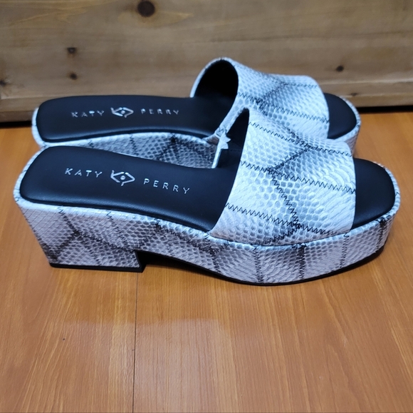 Katy Perry The Busy Bee Block Heel Sandals Sz 8.5 - Picture 3 of 9